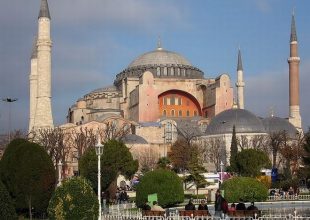 Τουρκική πρόκληση: Θέλουν να κάνουν τζαμί και την Αγιά Σοφιά