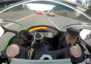 Audi RS6 quattro, προσπερνά σαν σταματημένη μια Kawasaki ZX-10R