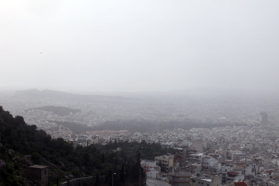 Τώρα θυμήθηκαν την αιθαλομίχλη: Δίνουν δωρεάν ρεύμα στους παρόχους κοινωνικού τιμολογίου τις ημέρες υπέρβασης