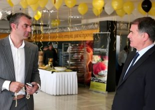 Ευχές από Μπάγεβιτς και Δέλλα