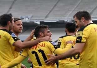 Επιστρέφει στη βάση της