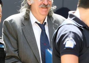Δημιούργησαν θέμα με τον Οικονομόπουλο οι νομικοί του Ψωμιάδη