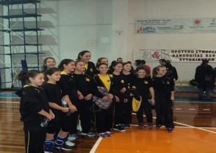 Φωτογραφήθηκαν με τα κοριτσάκια