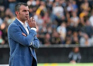 Ανακατεύει την τράπουλα ο Δέλλας