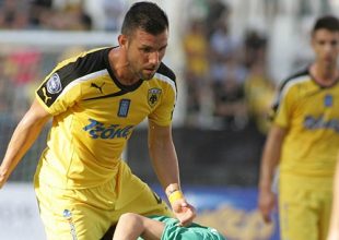 Κρατάει το 4-2-3-1 με Ρόβα στα χαφ