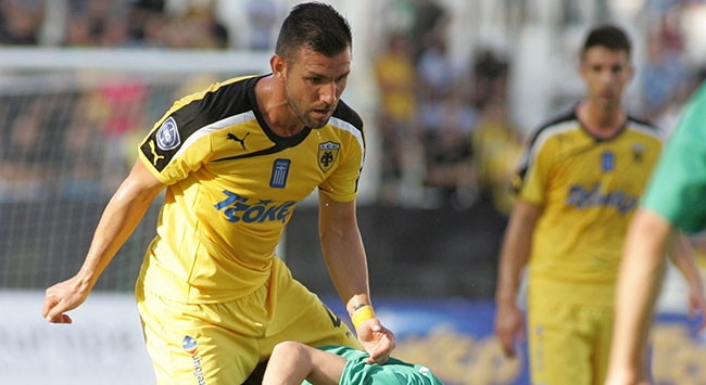 Κρατάει το 4-2-3-1 με Ρόβα στα χαφ