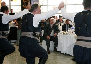 Τα μαχαίρια μπροστά στον Τίγρη! (vid)