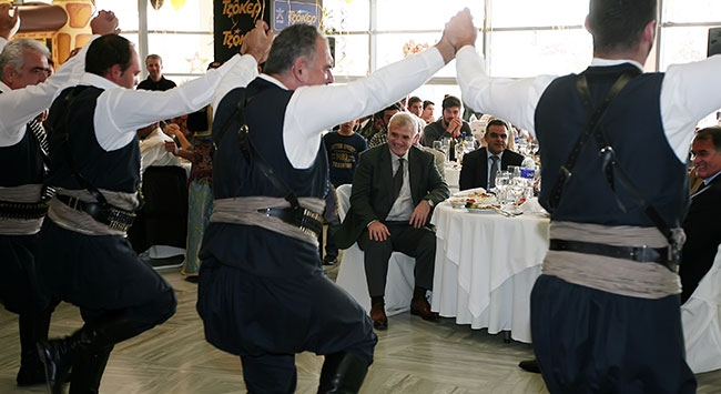Τα μαχαίρια μπροστά στον Τίγρη! (vid)