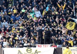 «Γήπεδο στη Νέα Φιλαδέλφεια» (vid)