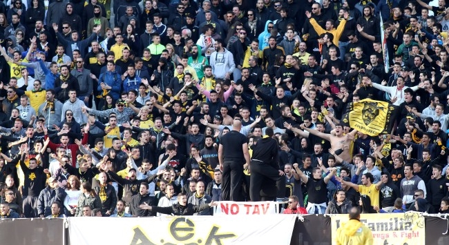«Γήπεδο στη Νέα Φιλαδέλφεια» (vid)
