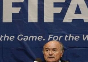 Μπλάτερ: “Ποινή σε όσους κάνουν θέατρο”