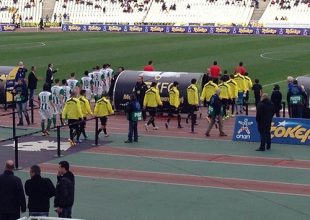 Η είσοδος των ποδοσφαιριστών (vid)