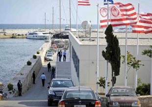 Κουράστηκε η ερυθρόλευκη προπαγάνδα…