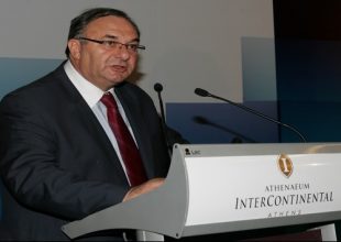 Ύποπτα «παιχνίδια» εις βάρος της Βασίλισσας