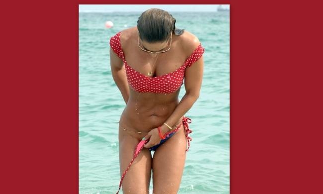 Ουπς! Λύθηκε το κορδονάκι της και…