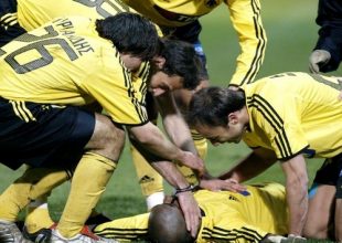 Τους… κέρασε για τα γενέθλια τους! (vid)