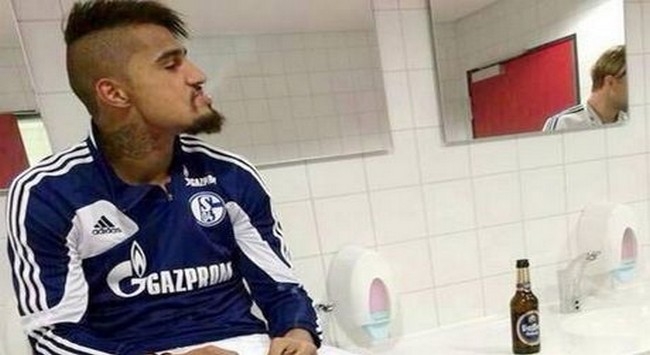Με τσιγάρο και μπύρα ο Μπόατενγκ