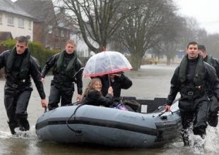Στο έλεος της θεομηνίας η Μεγάλη Βρετανία
