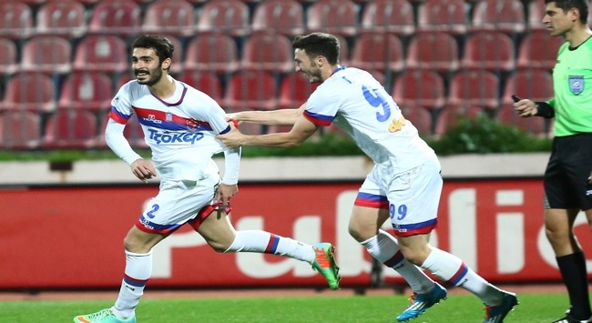 Τελειώνει με Κούρντι, σενάρια για Ντούνη