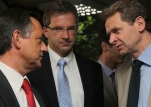 “Μπλόκο” της Τρόικας για τους συμβασιούχους