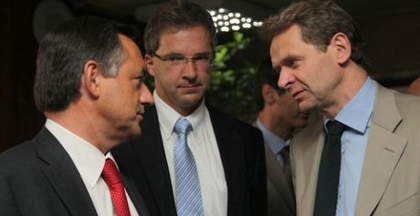 “Μπλόκο” της Τρόικας για τους συμβασιούχους “Μπλόκο” της Τρόικας για τους συμβασιούχους