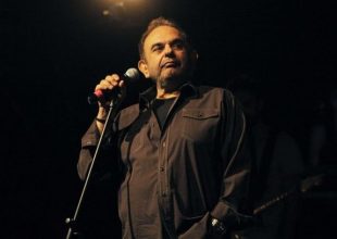 Πέθανε ο Σάκης Μπουλάς