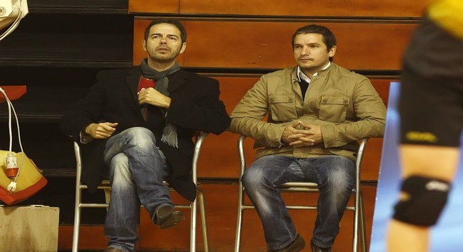 Ο Κωστής ξαναπήρε το όπλο του (vids)