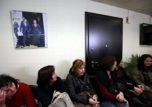 Διαμαρτυρία έξω από το γραφείο του υπουργού Παιδείας