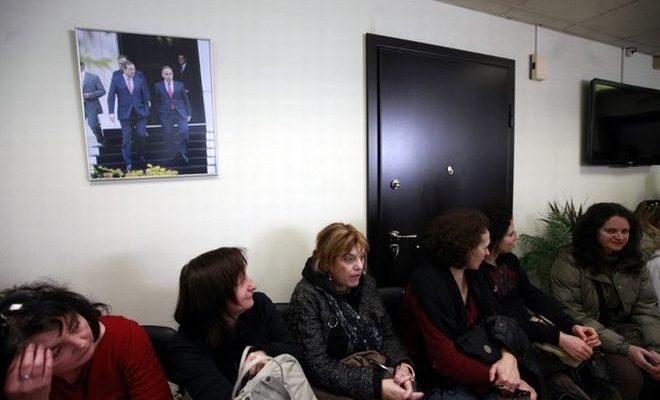 Διαμαρτυρία έξω από το γραφείο του υπουργού Παιδείας