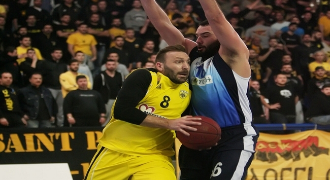 Δίπλα στο βόλεϊ η Βασίλισσα
