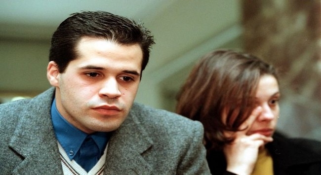 Σατανιστές Παλλήνης: Ελεύθερος και ο Μάνος Δημητροκάλης Σατανιστές Παλλήνης: Ελεύθερος και ο Μάνος Δημητροκάλης