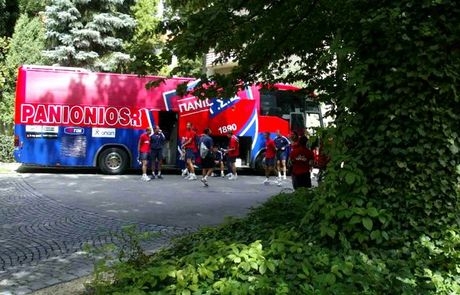 Τους κατέσχεσαν το πούλμαν!