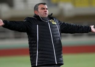 Θύμωσε ο Δέλλας με την επιμονή στον άξονα
