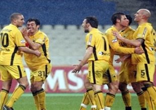 Με Τζιμπούρ «σφράγισε» το εισιτήριο του τελικού (vid)