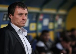 Μιλάει με Ιβάν και πιάνει δουλειά
