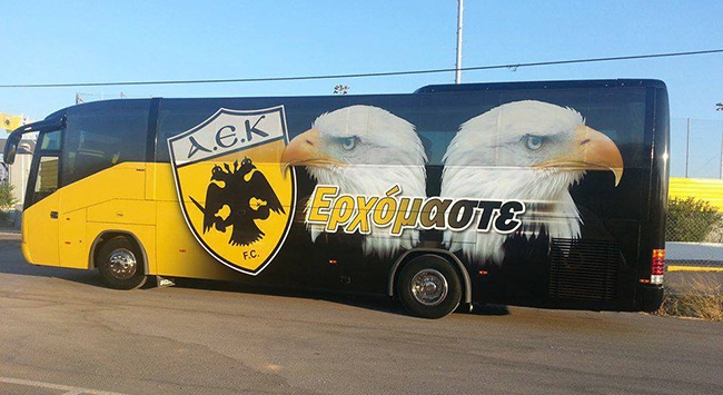 Αποχώρησαν με χειροκροτήματα