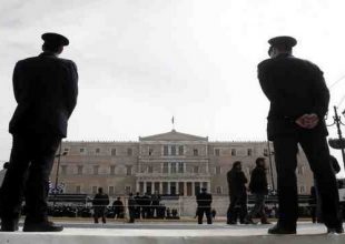 Παρέλαση για λίγους και με προσκλήσεις. Απροσπέλαστο το κέντρο της Αθήνας