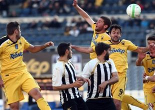 Παραμένει πρώτη και στους +13 η ΑΕΚ