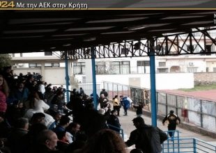 Με τον κόσμο στο πλευρό της (vid)