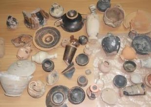 Συνελήφθησαν μητέρα και γιος για αρχαία και όπλα