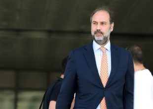 Χάρης, ο άνθρωπος με τα 2 πρόσωπα