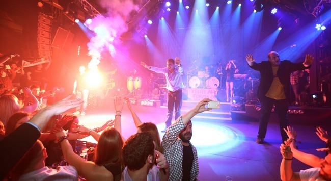 Άγης και Δήμος στο… πέταλο του Club 22! (vids)
