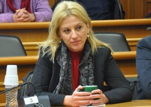 Ορκίστηκε βουλευτής στη θέση της Δούρου η Ελένη Αυλωνίτη
