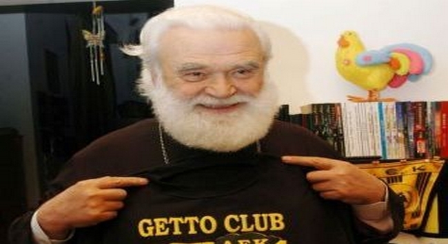 Κηδεύτηκε με το κασκόλ της ΑΕΚ ο αρχιμανδρίτης Κιλίφης