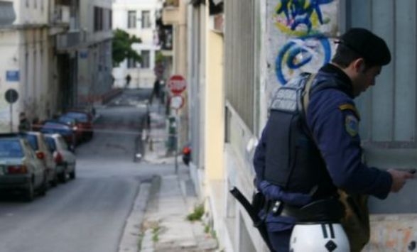 Συναγερμός από ύποπτο δέμα σε αστυνομικό τμήμα