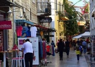 Από 2 έως 10 Μαΐου η ενδιάμεση εκπτωτική περίοδος- Προαιρετικά ανοικτά τα καταστήματα την Κυριακή 4 Μαΐου