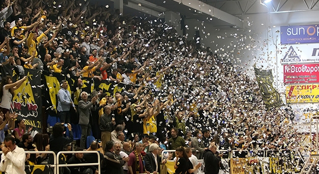 Μόνο ο κόσμος θύμιζε… AEK (vids)