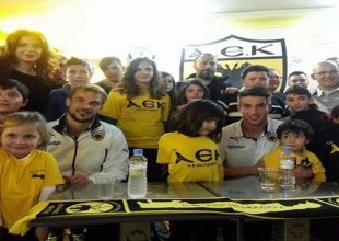 Κοντά στον κόσμο οι παίκτες