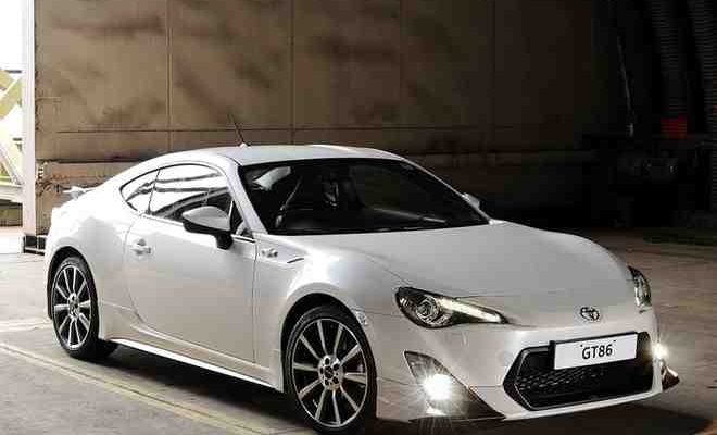 Αντικαθιστά τα ρομπότ με ανθρώπους για να πετύχει καλύτερη ποιότητα