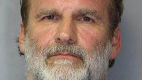 Παιδίατρος έκανε εικονικό πνιγμό στη θετή του κόρη